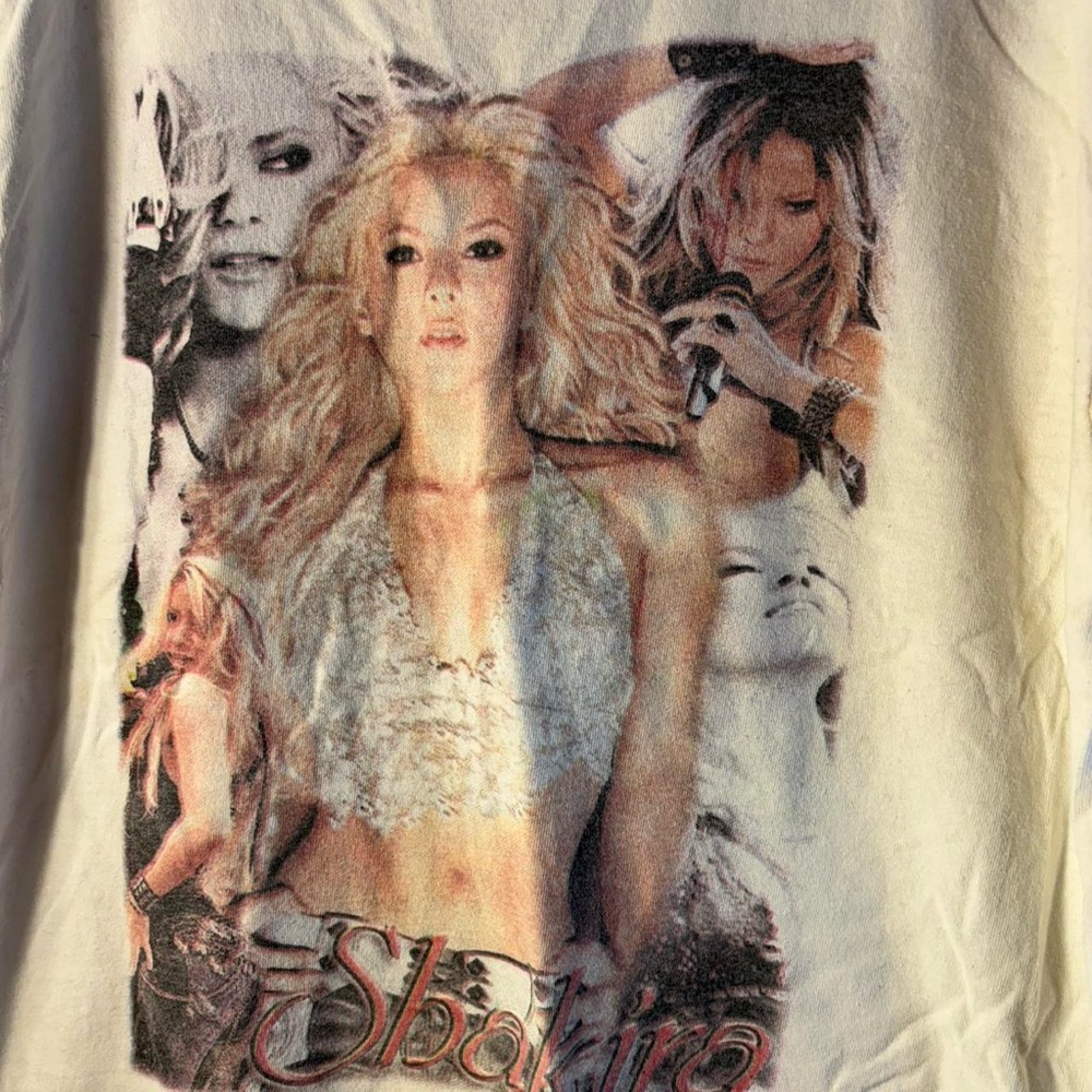 Vintage Shakira shirt 2022 Graphic Print T-Shirt - Picture 2 of 8